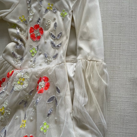 ASOS Cream and White Special Occasion Dress - Picture 7 of 11